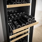Neck-to-neck storage for maximum bottle capacity