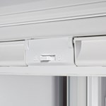 Integruotas šaldymo kameros durų atidarymo krypties keitimas 