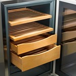 Humidor: Vnitřní vybavení z cedrového dřeva
