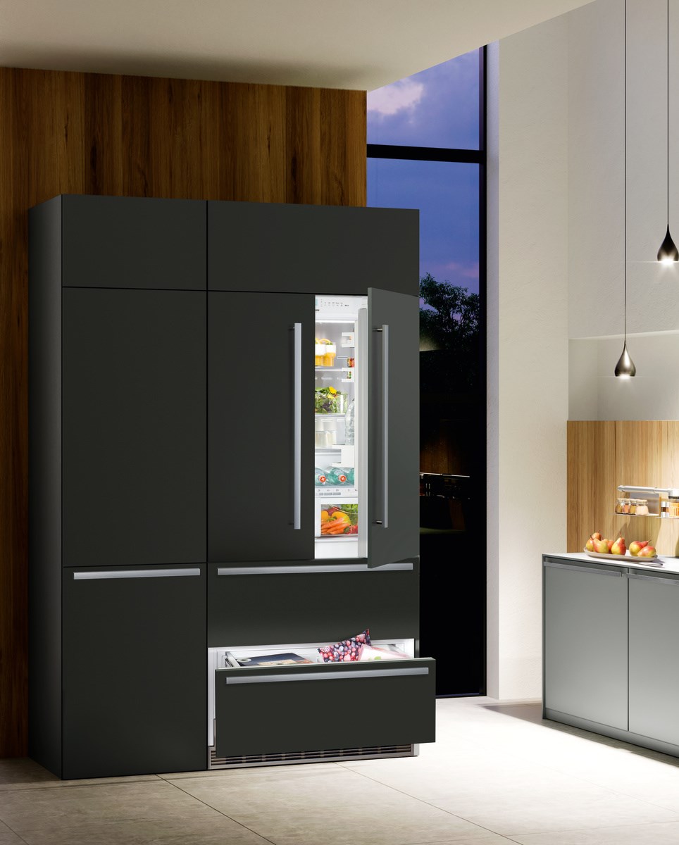 Холодильник черный с морозильником. Встраиваемый холодильник Liebherr ECBN 6256. Liebherr ECBN 6256 PREMIUMPLUS BIOFRESH NOFROST. Встраиваемый холодильник с ледогенератором Liebherr. Холодильник Liebherr двухстворчатый.