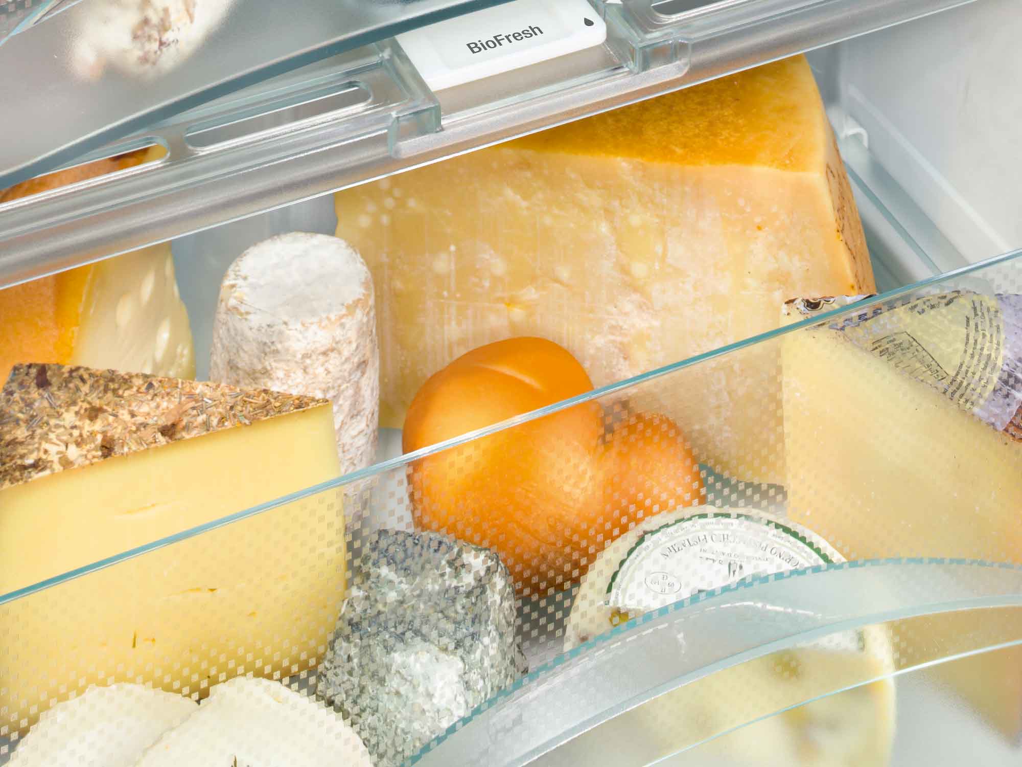 Почему сыр хранят в холодильнике. Хранение сыра в холодильнике. Шкаф для хранения сыра. Как правильно хранить сыр. Хранения сыра в дошкольных учреждениях.